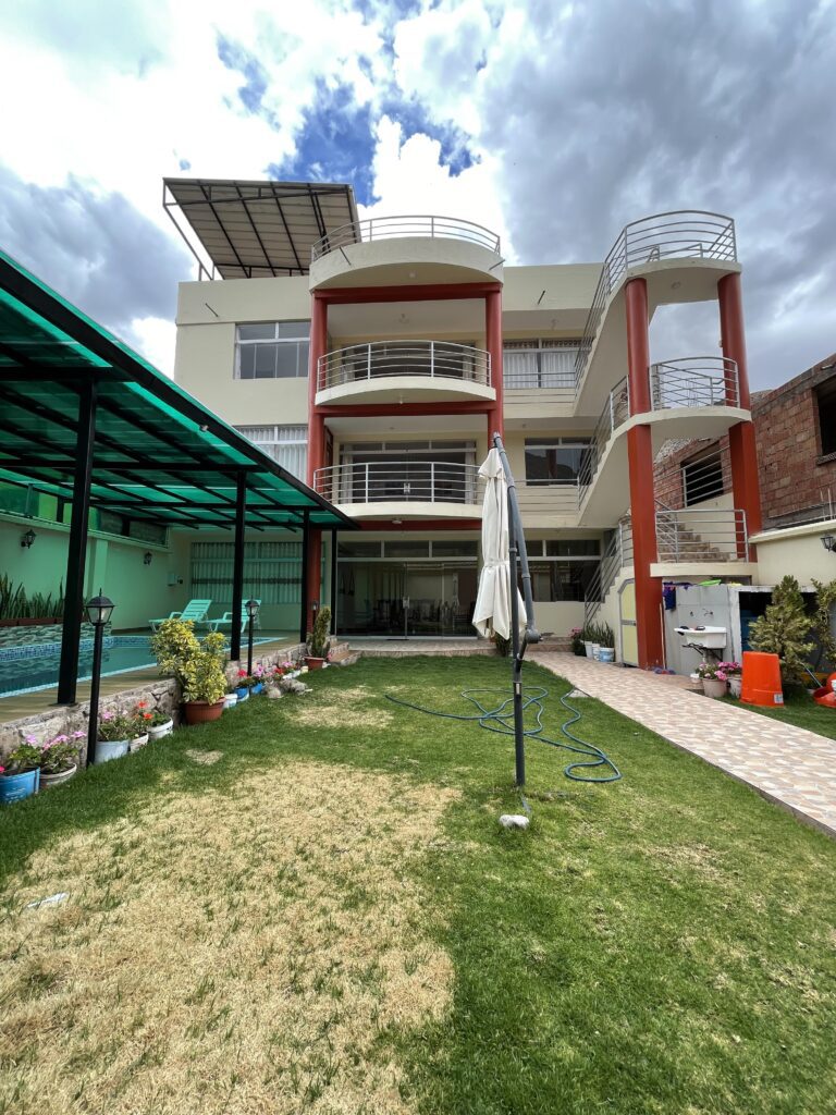 foto de completa del hospedaje y casa de campo brisas del Río sagrado 